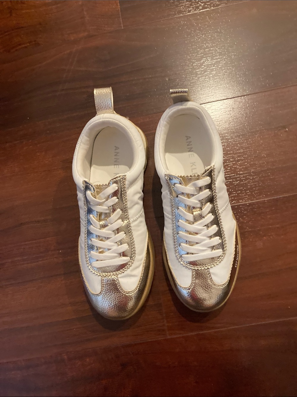 Anne Klein White Sneakers with Metallic Gold Trim size 6M. EST.NYC 1968.
